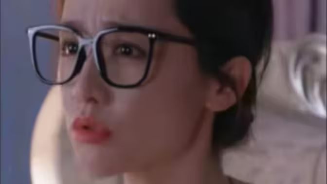 穿成女配，把高冷霸总钓成翘嘴海报